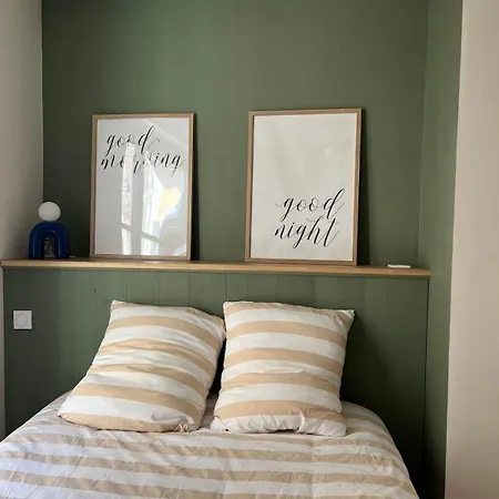 Cozy Champollion 1 *