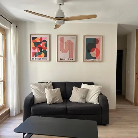 Cozy Champollion 1