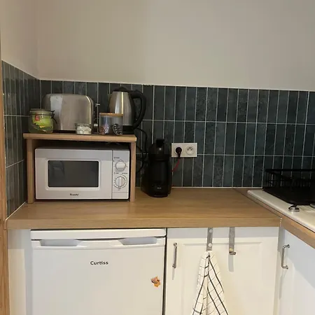 Cozy Champollion 1 *